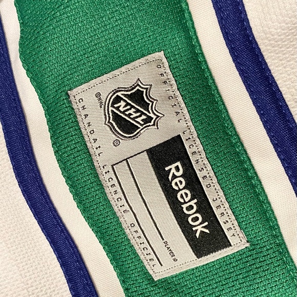 VANCOUVER CANUCKS BRAND NEW OFFICIAL LICENSED REEBOK NHL WOMEN SIZE L JERSEY - Picture 2 of 4